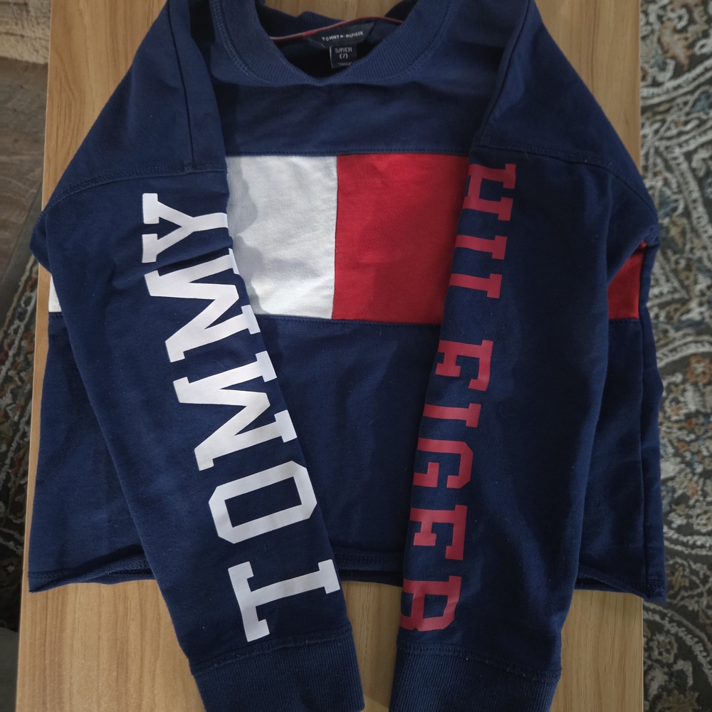 Tommy Hilfiger kids Long Sleeve Crop Top Size Small (Kids 7)